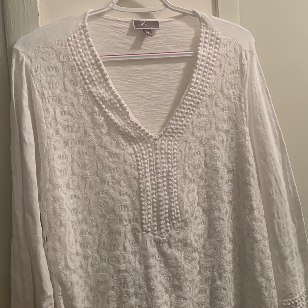 🆑 EUC! CLASSY Beautiful white eyelet lace v-neck top, blouse, JM Collection